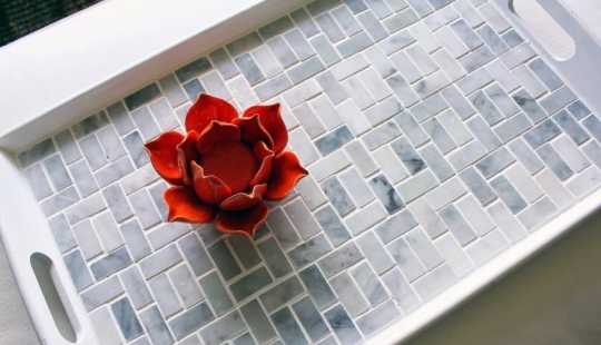 What can be made from the remains of ceramic tiles and mosaics