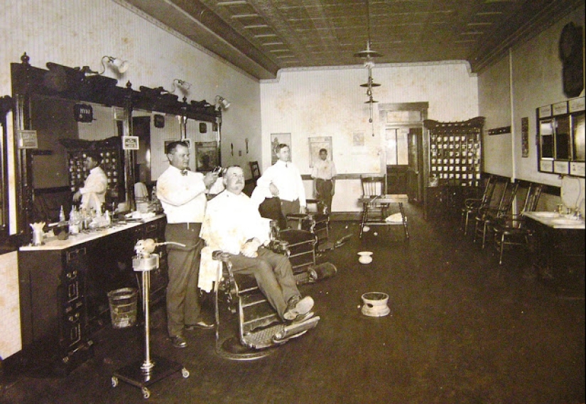 What did barbershops look like in the late XIX - early XX century
