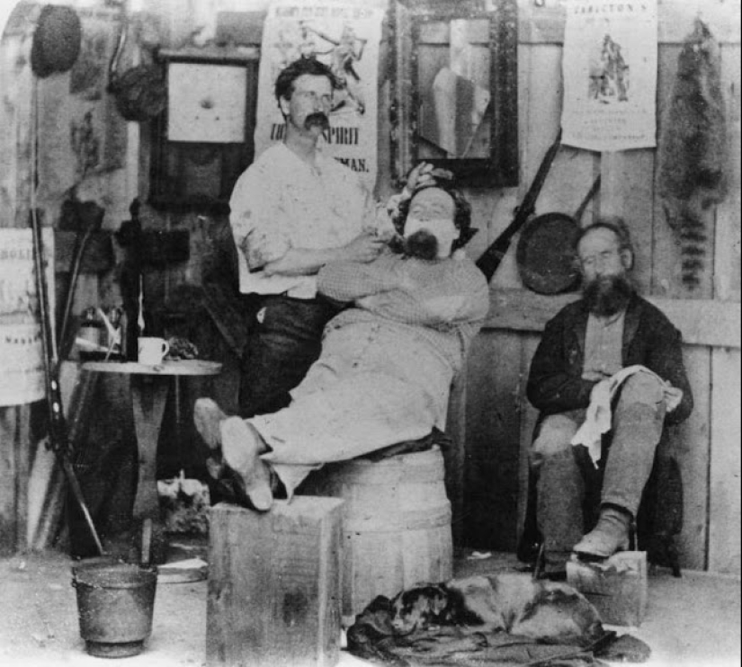 What did barbershops look like in the late XIX - early XX century