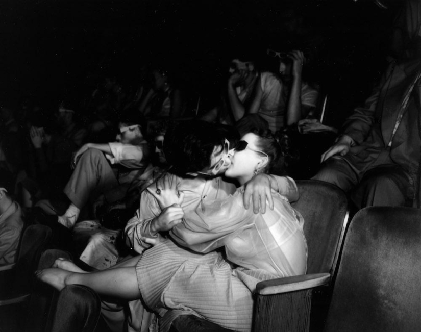 What did the audience do in New York cinemas in the 1940s What did the audience do in New York cinemas in the 1940s