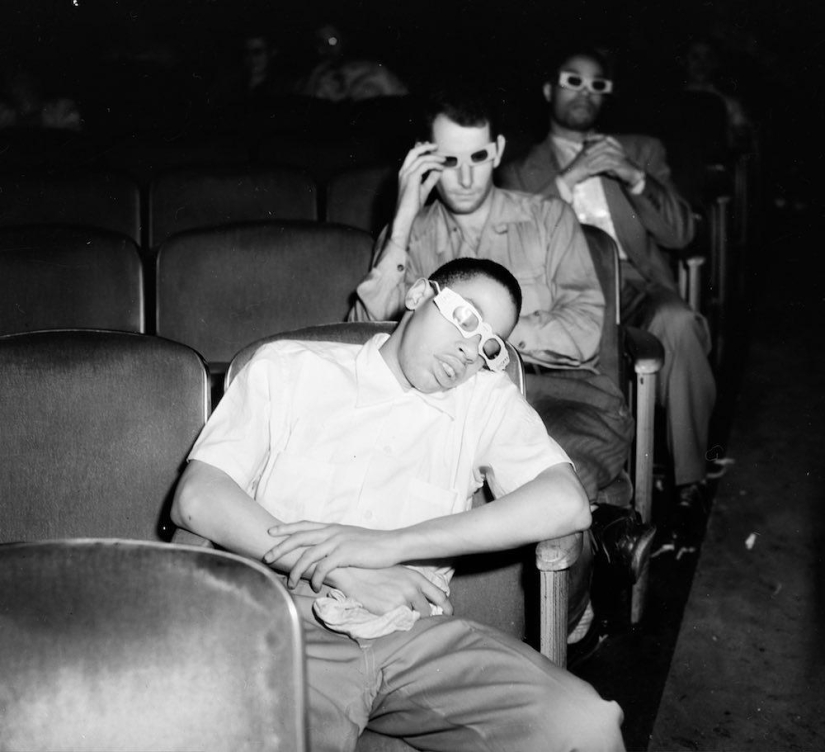 What did the audience do in New York cinemas in the 1940s What did the audience do in New York cinemas in the 1940s