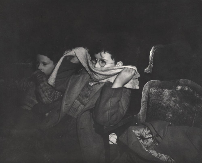 What did the audience do in New York cinemas in the 1940s What did the audience do in New York cinemas in the 1940s