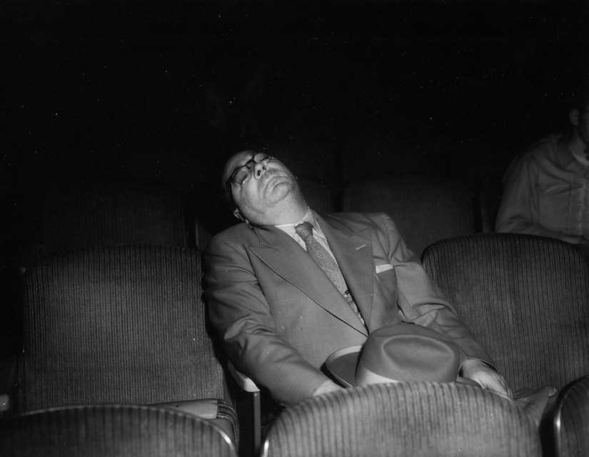 What did the audience do in New York cinemas in the 1940s What did the audience do in New York cinemas in the 1940s
