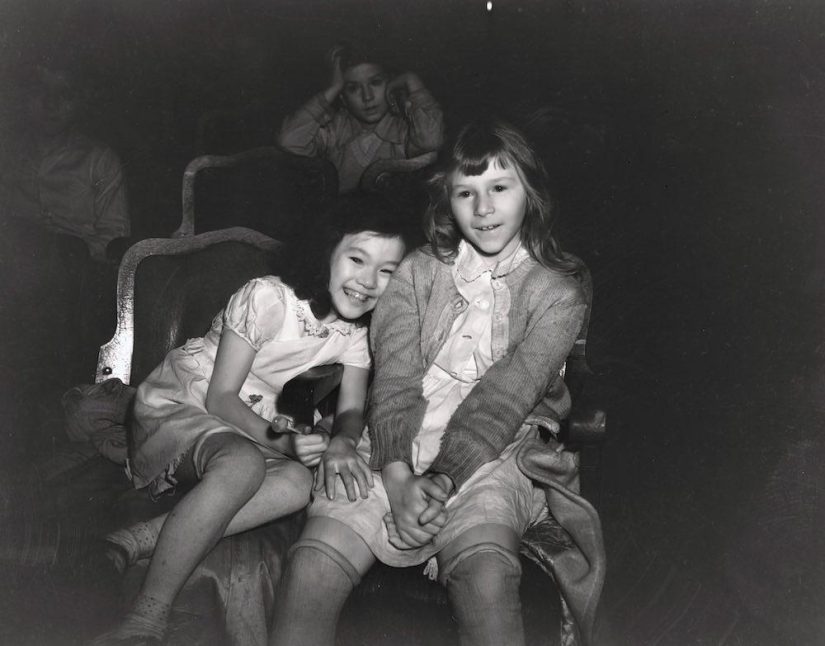 What did the audience do in New York cinemas in the 1940s What did the audience do in New York cinemas in the 1940s