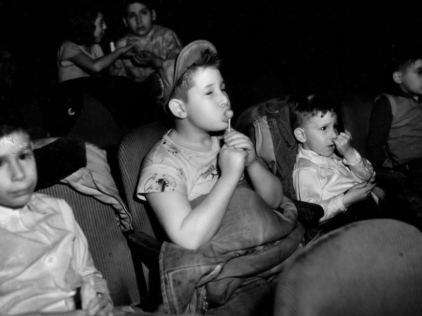 What did the audience do in New York cinemas in the 1940s What did the audience do in New York cinemas in the 1940s