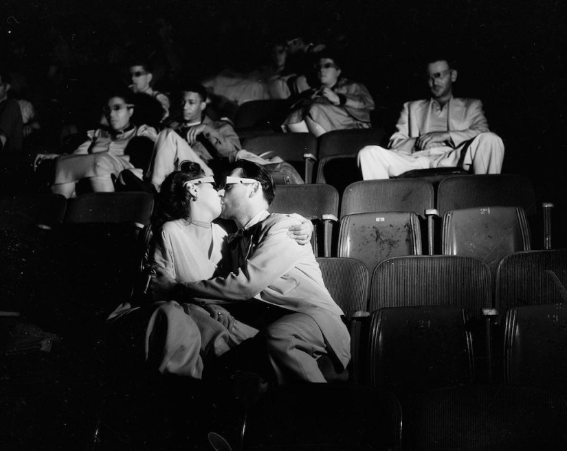 What did the audience do in New York cinemas in the 1940s What did the audience do in New York cinemas in the 1940s