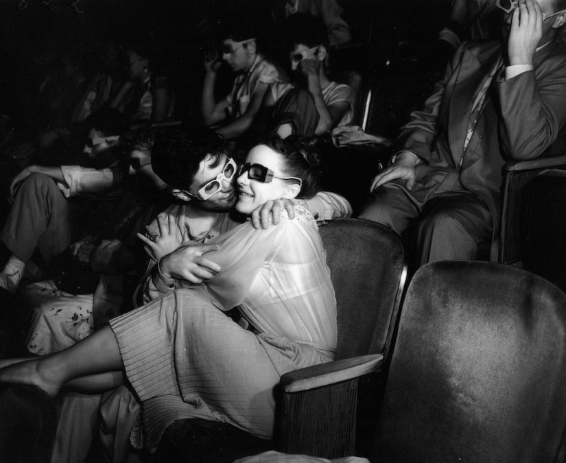 What did the audience do in New York cinemas in the 1940s What did the audience do in New York cinemas in the 1940s