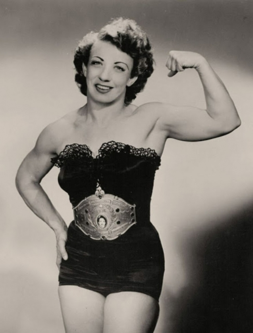 What did the first female bodybuilders of the early XX century look like