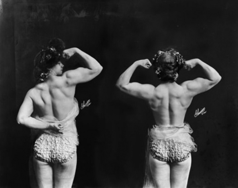 What did the first female bodybuilders of the early XX century look like