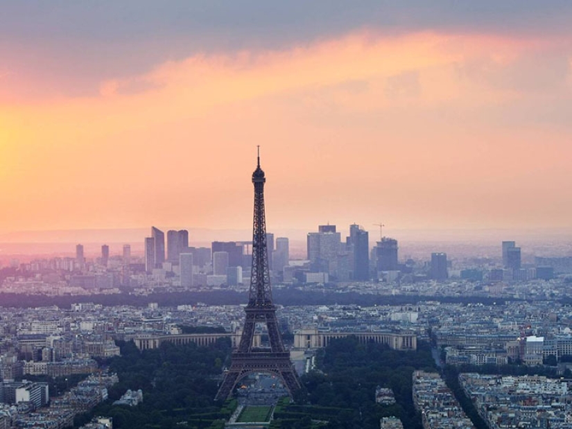 What did tourists ' favorite places look like a century ago