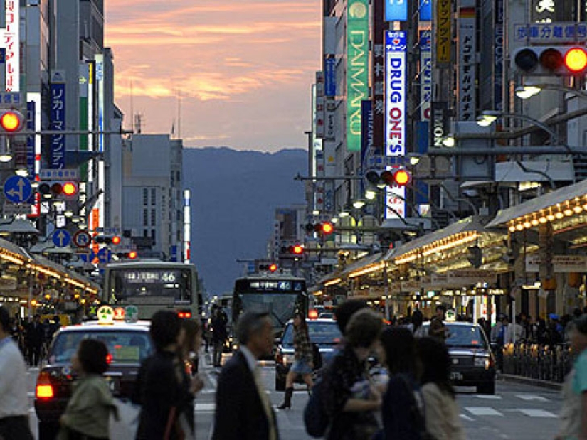 What did tourists ' favorite places look like a century ago