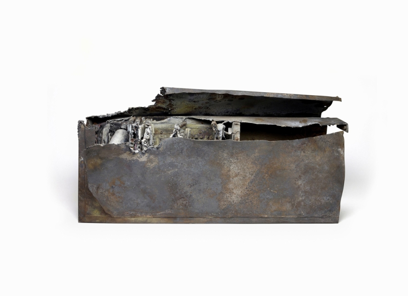 What do black boxes look like?