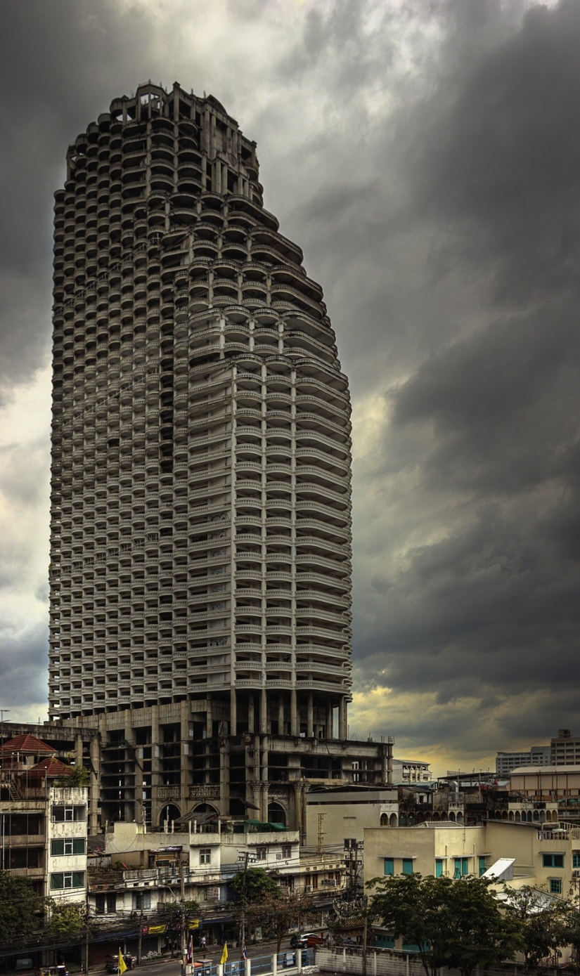 What does the Satorn Tower, the largest abandoned skyscraper in the world, look like What does the Satorn Tower, the largest abandoned skyscraper in the world, look like
