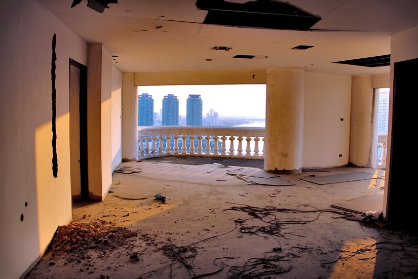 What does the Satorn Tower, the largest abandoned skyscraper in the world, look like What does the Satorn Tower, the largest abandoned skyscraper in the world, look like