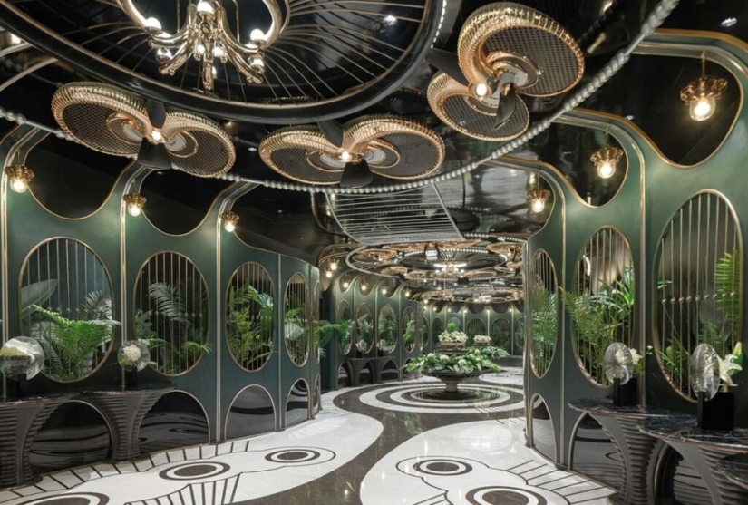 What does the world's most beautiful public toilet look like? What does the world's most beautiful public toilet look like?