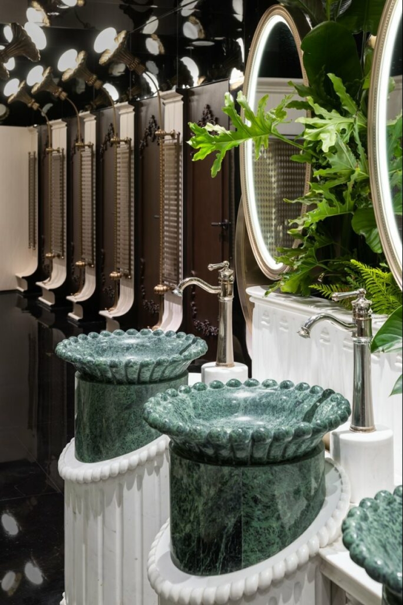 What does the world's most beautiful public toilet look like? What does the world's most beautiful public toilet look like?