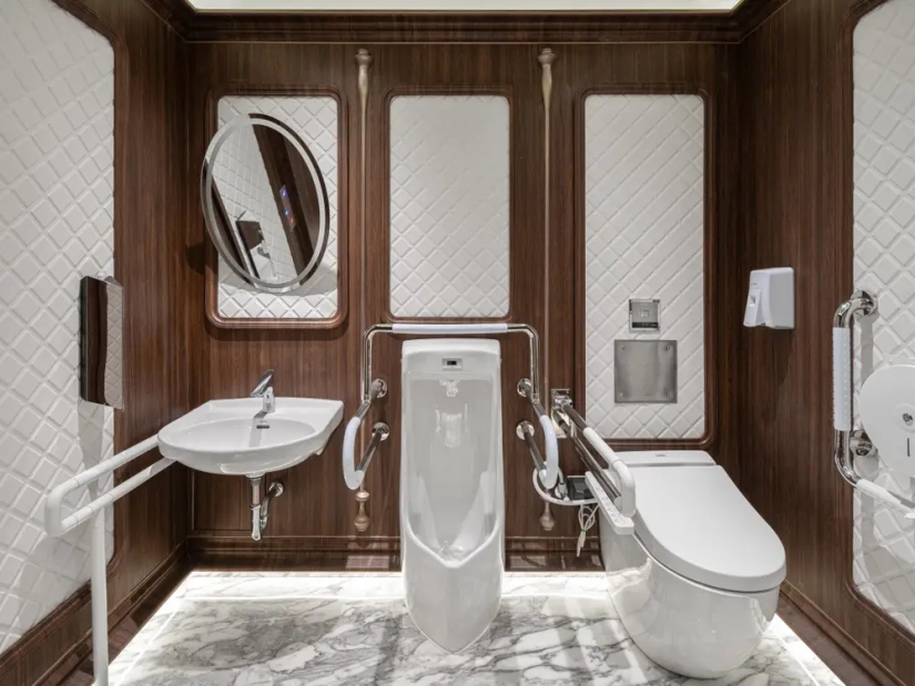 What does the world's most beautiful public toilet look like? What does the world's most beautiful public toilet look like?