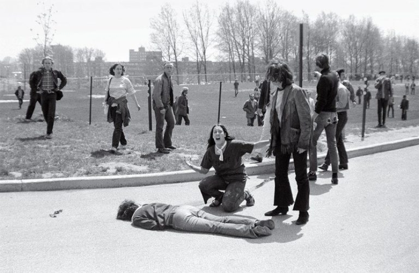 What is the "bystander effect" or Why does a person remain without help in a crowd What is the "bystander effect" or Why does a person remain without help in a crowd