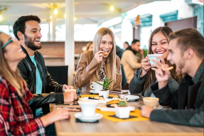 What is the lagom philosophy and how does it help Swedes be happy?