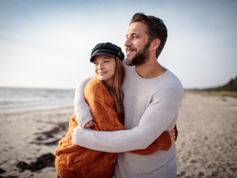 What is the lagom philosophy and how does it help Swedes be happy?