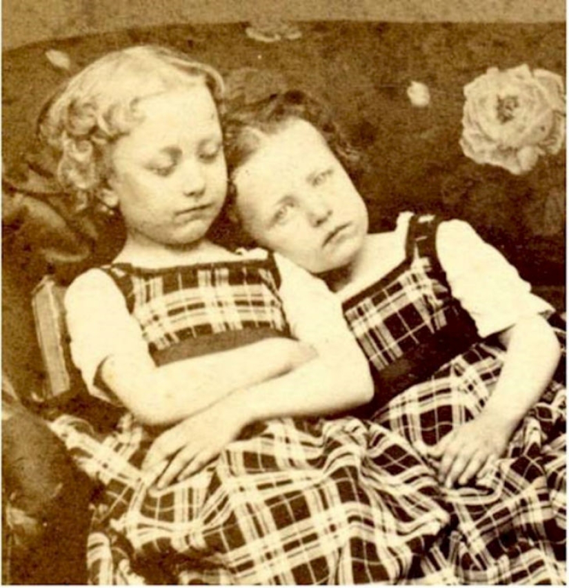 What is the secret of Victorian photographs? What is the secret of Victorian photographs?