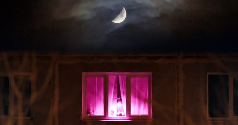 What lies behind the purple windows, or the collapse of another conspiracy theory