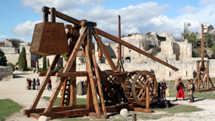What the Trebuchet Can Do - The Throwing Weapon That Changed Warfare