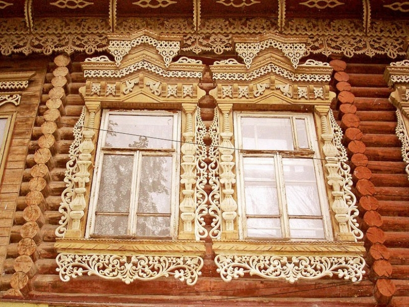 What the window frames of Russian houses tell about: symbolism in wooden architecture What the window frames of Russian houses tell about: symbolism in wooden architecture