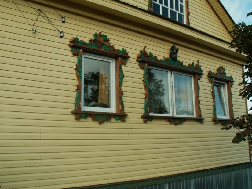 What the window frames of Russian houses tell about: symbolism in wooden architecture What the window frames of Russian houses tell about: symbolism in wooden architecture