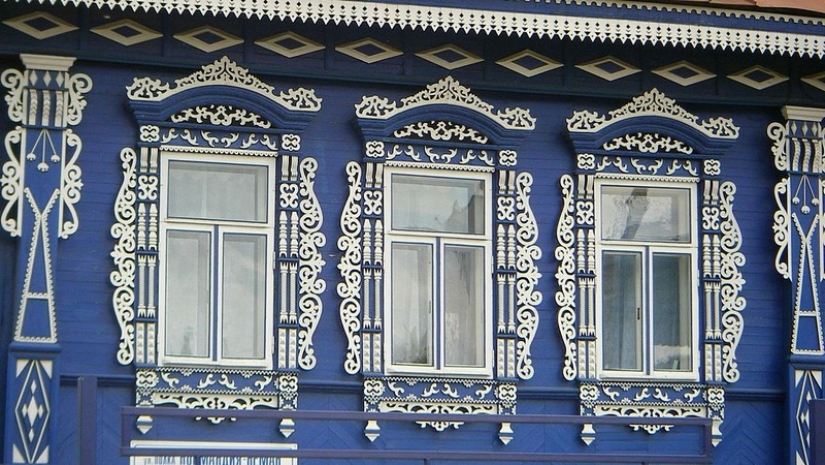 What the window frames of Russian houses tell about: symbolism in wooden architecture What the window frames of Russian houses tell about: symbolism in wooden architecture