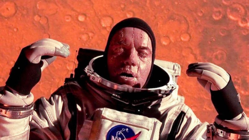 What will happen to a dead body in outer space