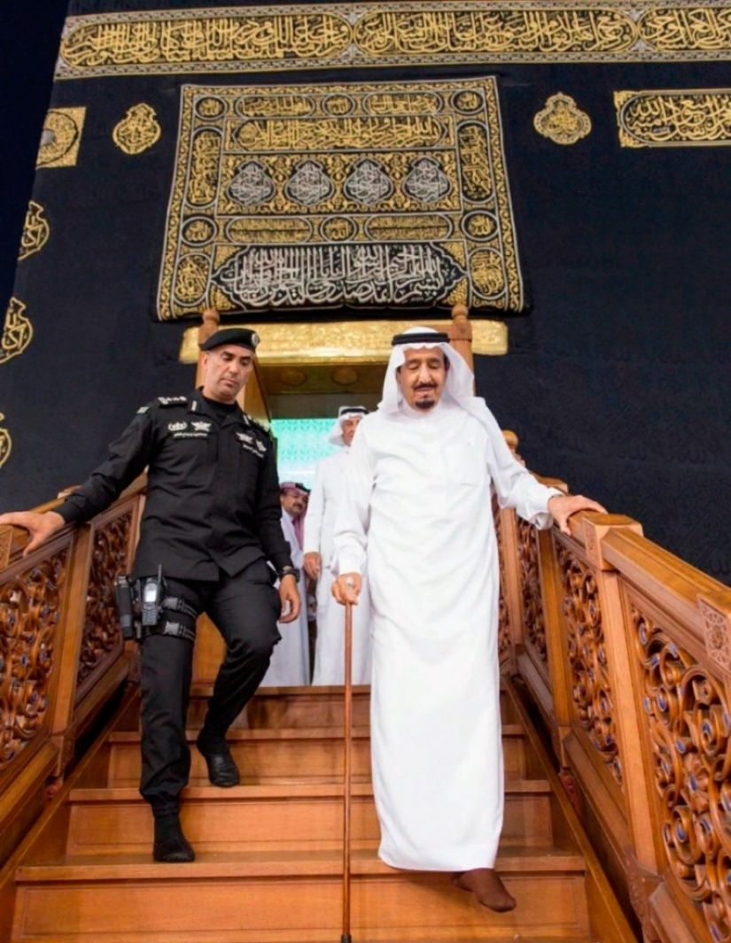 What's inside the Kaaba, the Muslim holy site What's inside the Kaaba, the Muslim holy site