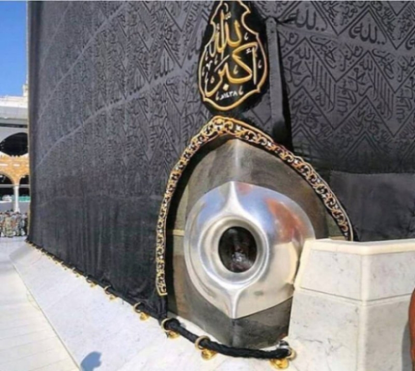 What's inside the Kaaba, the Muslim holy site What's inside the Kaaba, the Muslim holy site