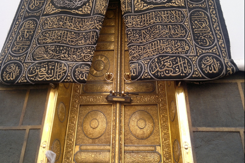 What's inside the Kaaba, the Muslim holy site What's inside the Kaaba, the Muslim holy site