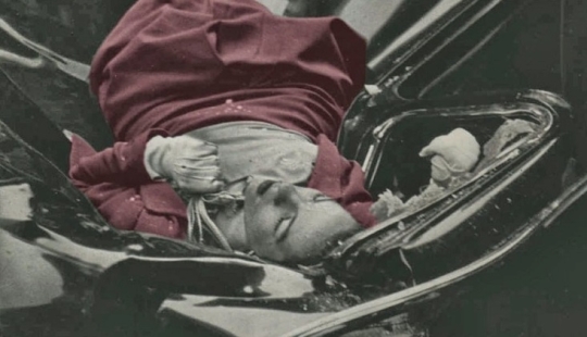 When death comes to face, or the Story of the most beautiful suicide of the 20th century When death comes to face, or the Story of the most beautiful suicide of the 20th century