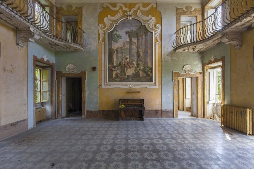 When the music stopped: sad pianos in abandoned buildings When the music stopped: sad pianos in abandoned buildings