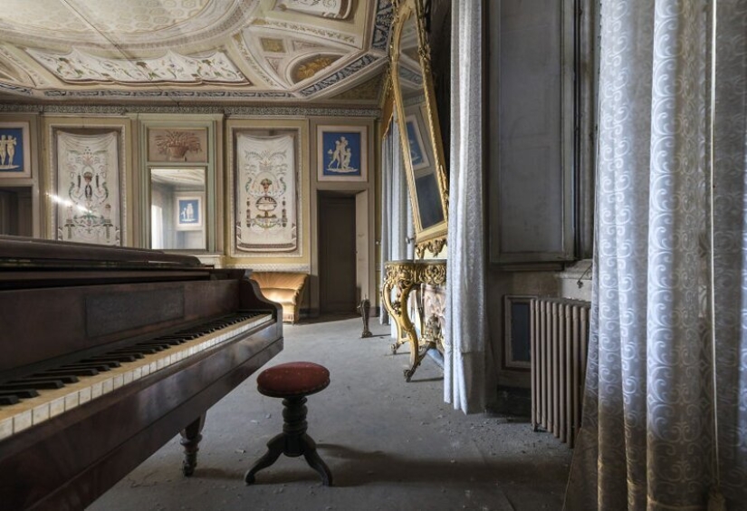 When the music stopped: sad pianos in abandoned buildings When the music stopped: sad pianos in abandoned buildings