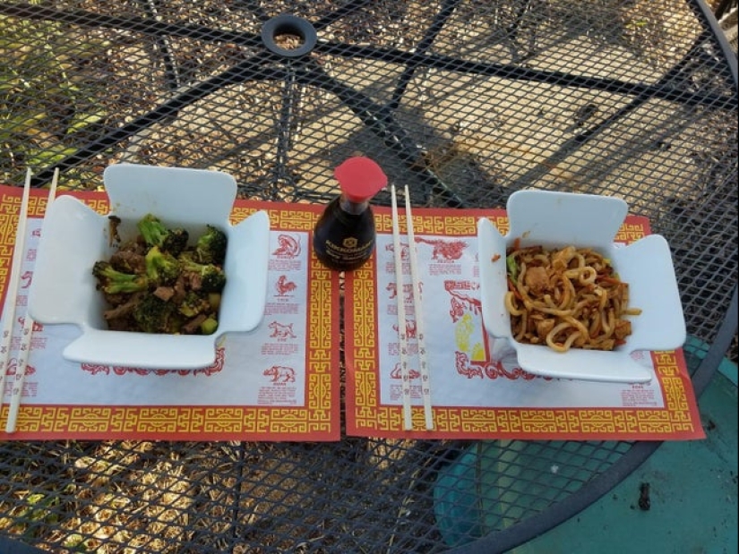 When the plate is too simple: 20 examples well, very strange flow of food and drinks