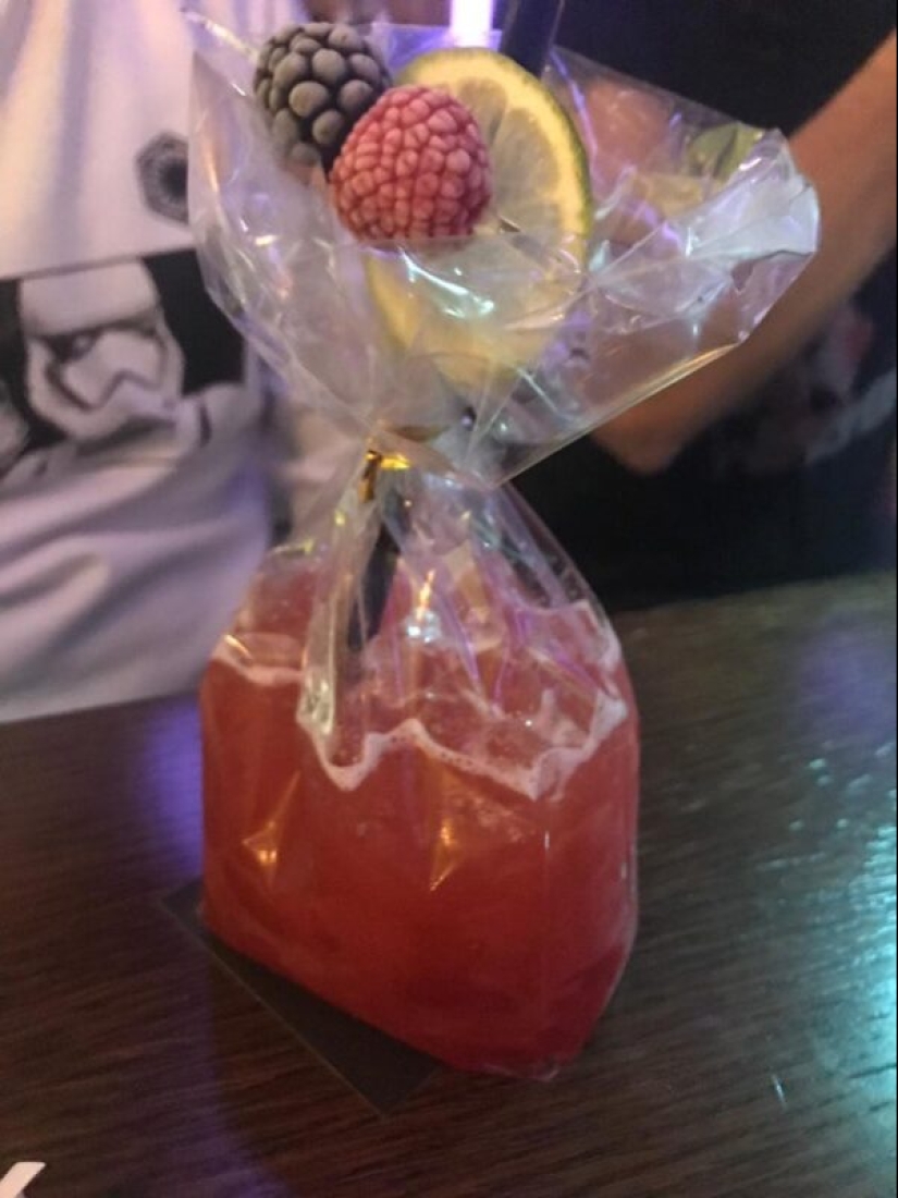 When the plate is too simple: 20 examples well, very strange flow of food and drinks