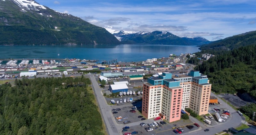 Whittier es una ciudad inusual cuya población vive bajo un mismo techo Whittier es una ciudad inusual cuya población vive bajo un mismo techo