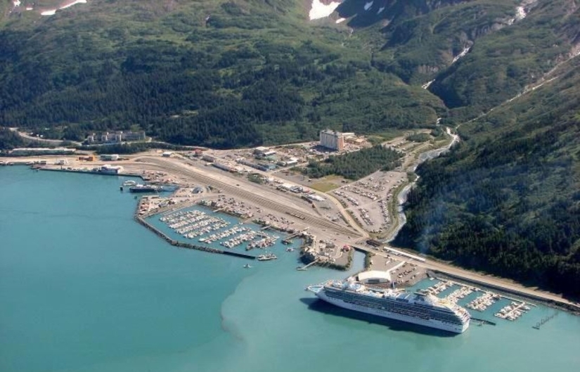 Whittier es una ciudad inusual cuya población vive bajo un mismo techo Whittier es una ciudad inusual cuya población vive bajo un mismo techo