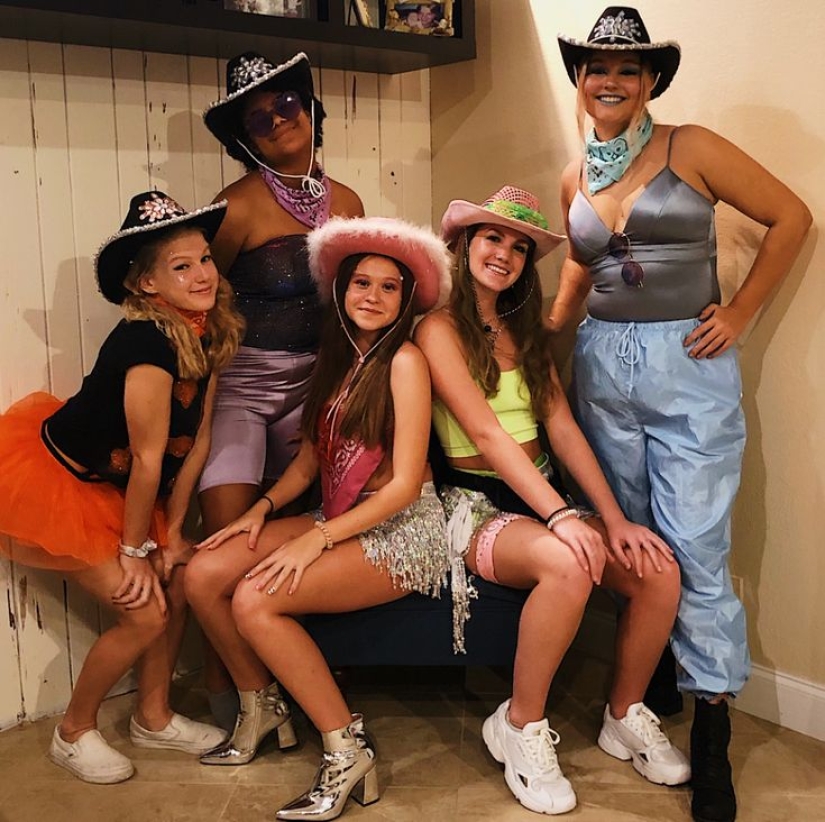 Who are space cowgirls and how did this fashionable aesthetic come about Who are space cowgirls and how did this fashionable aesthetic come about