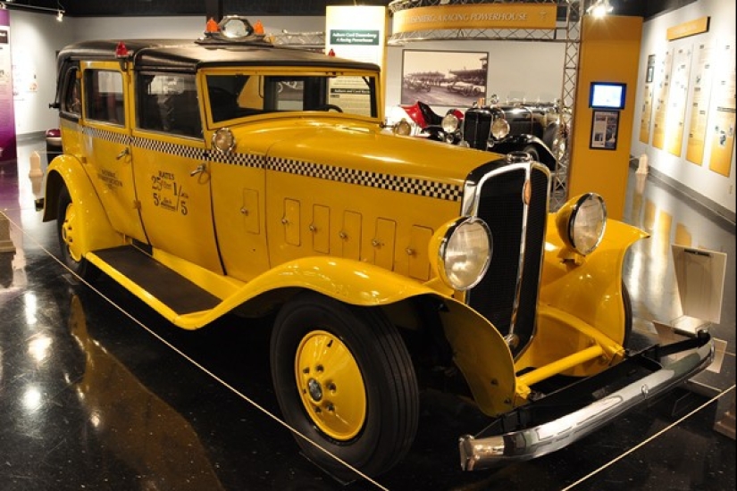 Why are taxis all over the world marked with checkers? Why are taxis all over the world marked with checkers?