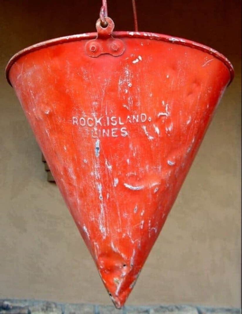 Why conical fire buckets: an unexpected answer with a look into history Why conical fire buckets: an unexpected answer with a look into history