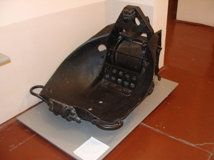 Why do sea mines need "horns" and is it dangerous to touch them Why do sea mines need "horns" and is it dangerous to touch them