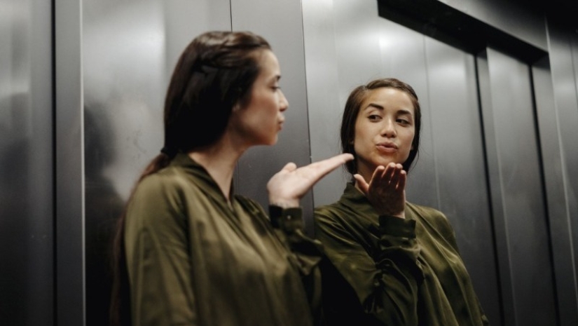 Why do they hang mirrors in elevators: several completely unobvious reasons Why do they hang mirrors in elevators: several completely unobvious reasons
