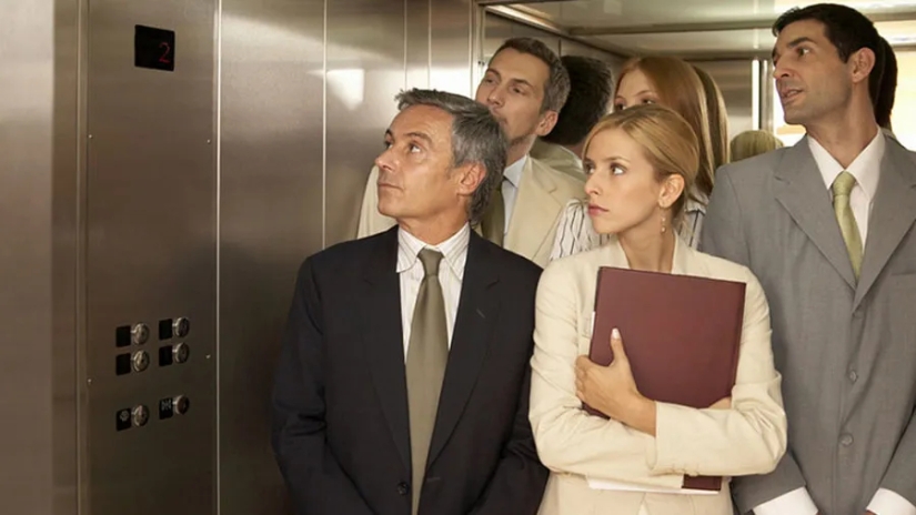 Why do they hang mirrors in elevators: several completely unobvious reasons Why do they hang mirrors in elevators: several completely unobvious reasons