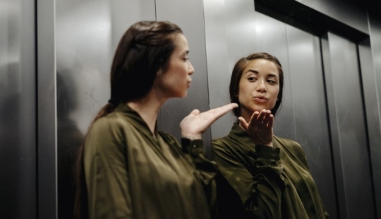 Why do they hang mirrors in elevators: several completely unobvious reasons Why do they hang mirrors in elevators: several completely unobvious reasons
