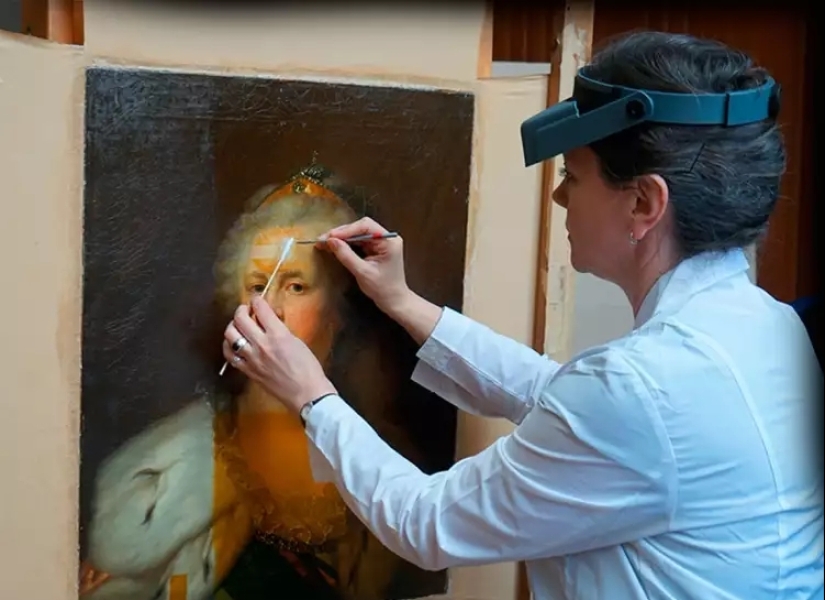 Why Flash Photography Is Banned in Museums Why Flash Photography Is Banned in Museums