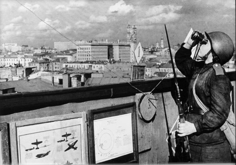 Why were small houses built on the roofs of "Stalinok" Why were small houses built on the roofs of "Stalinok"